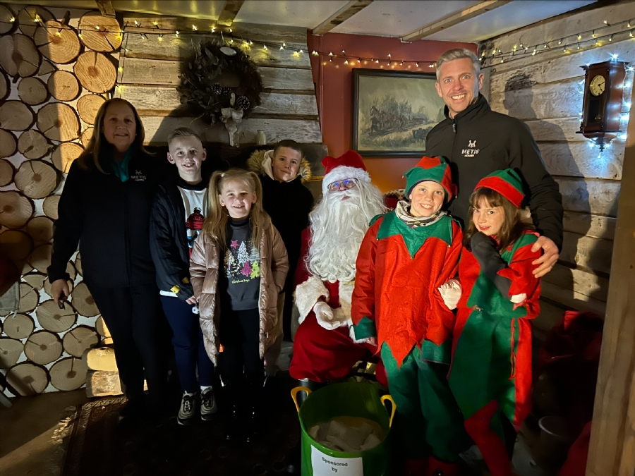 Metis Homes Donates £500 to the Christmas in Fordingbridge Event